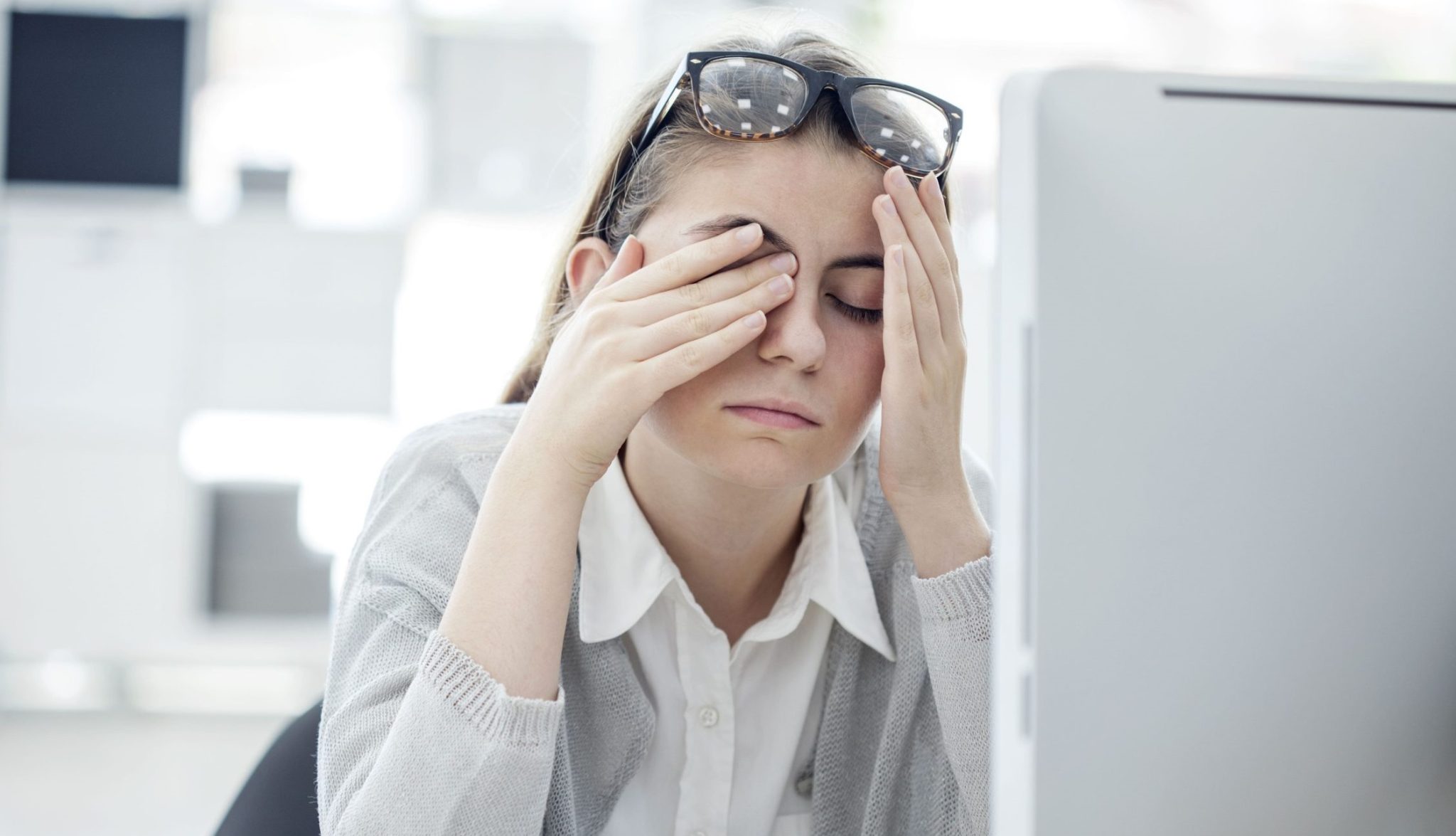 خستگی چشم زمان کار با کامپیوتر