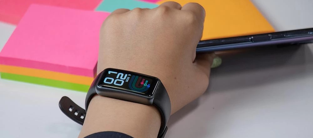 بهترین ساعت هوشمند ارزان - دستبند هوشمند Huawei Band 6