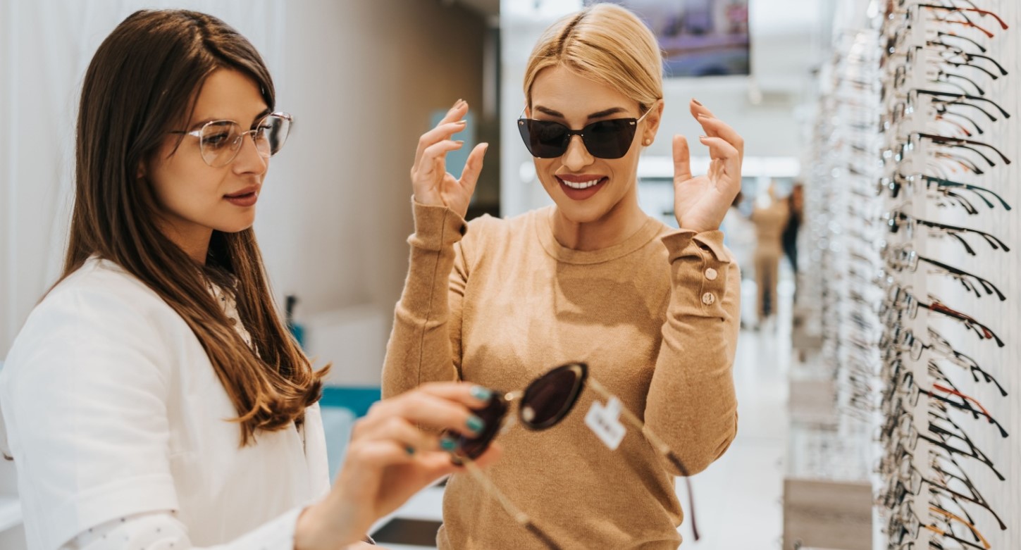 تفاوت عینک آفتابی زنانه و مردانه