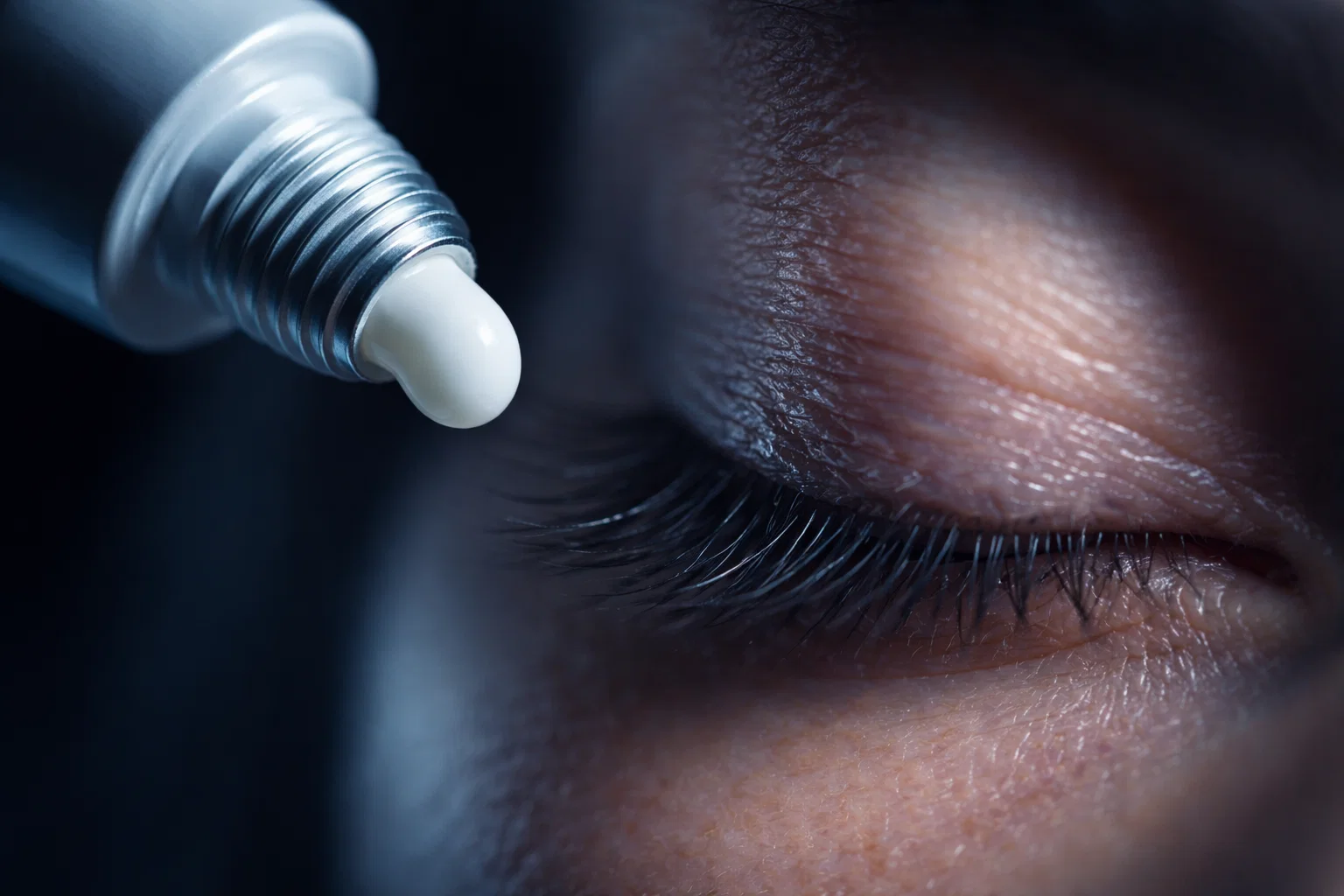 پماد آنتی‌بیوتیک برای درمان عفونت چشم